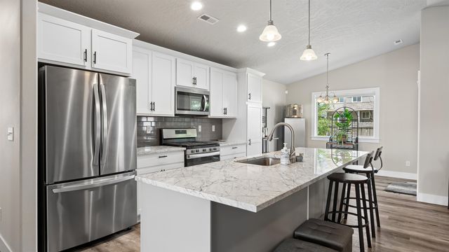1609 E Marilyn Cir, Deer Park, WA 99006