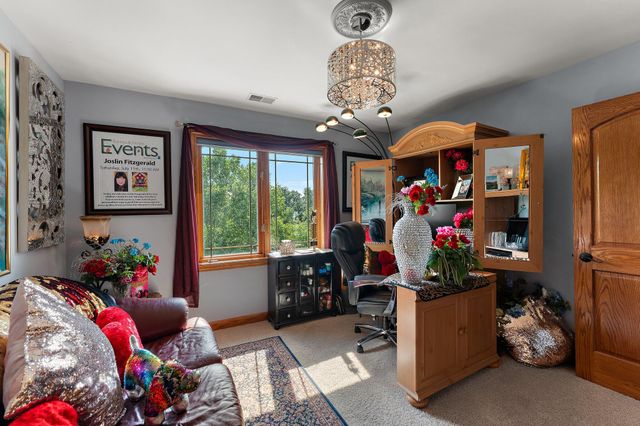 84 Liberty Lakes Drive, Valparaiso, IN 46385