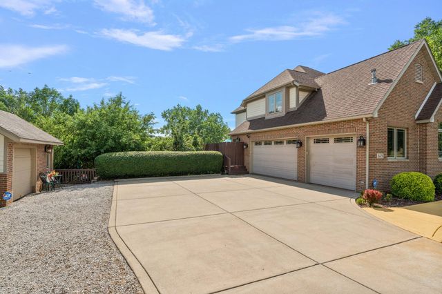 84 Liberty Lakes Drive, Valparaiso, IN 46385