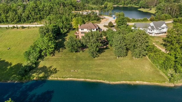 84 Liberty Lakes Drive, Valparaiso, IN 46385