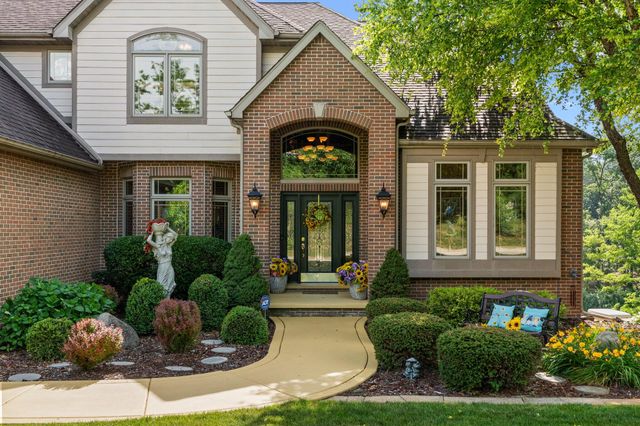 84 Liberty Lakes Drive, Valparaiso, IN 46385