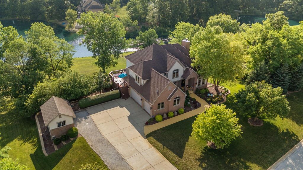84 Liberty Lakes Drive, Valparaiso, IN 46385