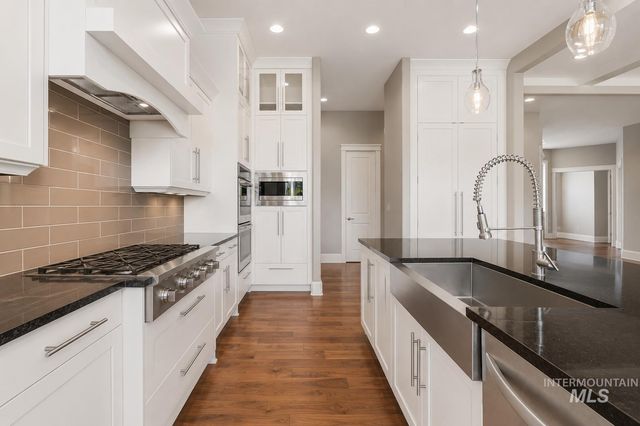 6070 W Piaffe Ct, Eagle, ID 83616