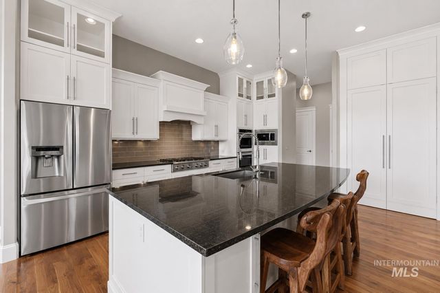 6070 W Piaffe Ct, Eagle, ID 83616