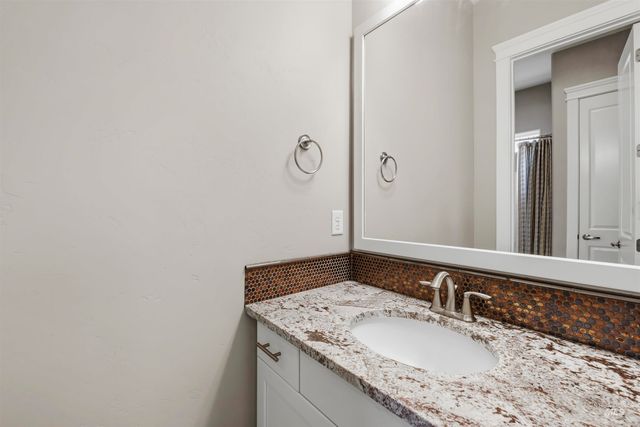 6070 W Piaffe Ct, Eagle, ID 83616