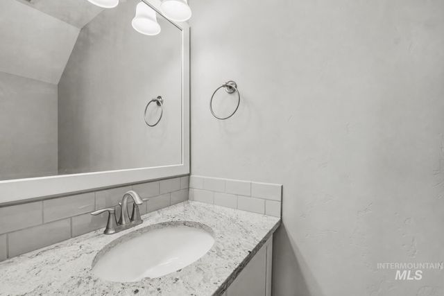 6070 W Piaffe Ct, Eagle, ID 83616