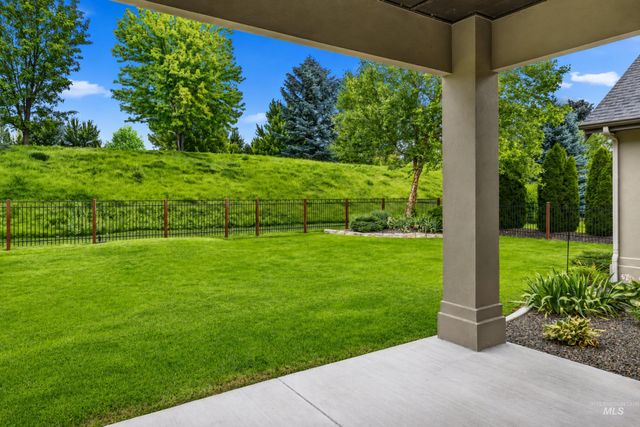 6070 W Piaffe Ct, Eagle, ID 83616