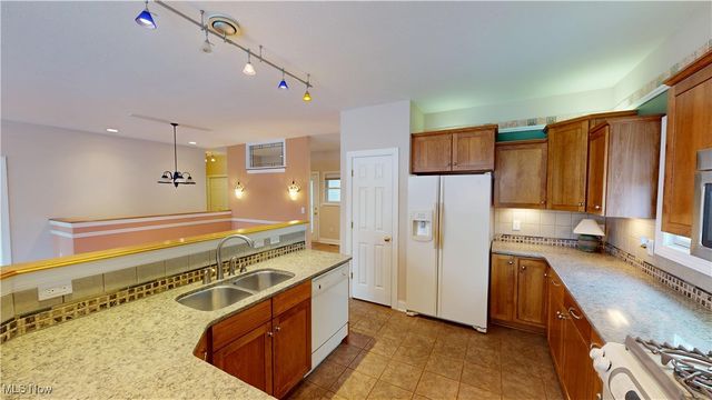 891 Stonewater Drive, Kent, OH 44240