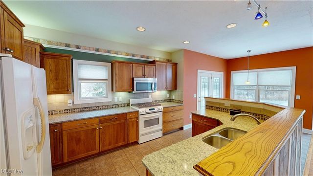 891 Stonewater Drive, Kent, OH 44240