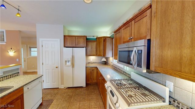 891 Stonewater Drive, Kent, OH 44240