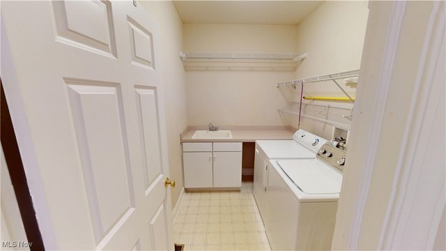 891 Stonewater Drive, Kent, OH 44240