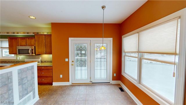 891 Stonewater Drive, Kent, OH 44240