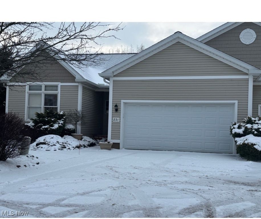 891 Stonewater Drive, Kent, OH 44240