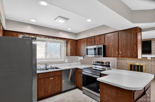 13311 Boca Grande Drive, Sterling Heights, MI 48312