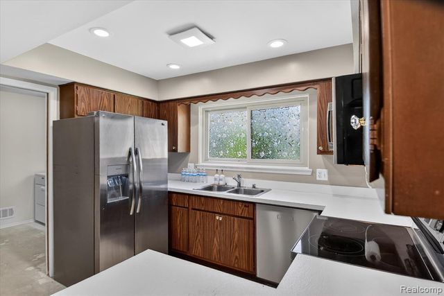 13311 Boca Grande Drive, Sterling Heights, MI 48312