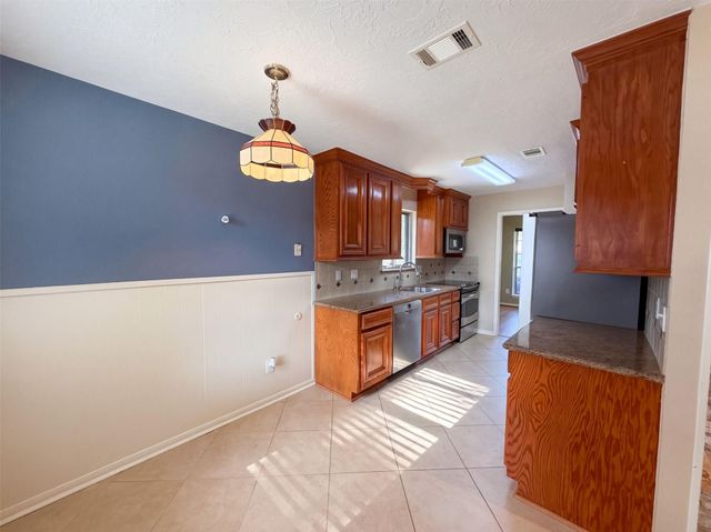 11819 Amblewood Drive, Meadows Place, TX 77477
