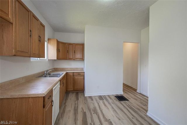 15009 Miles Avenue, Cleveland, OH 44128