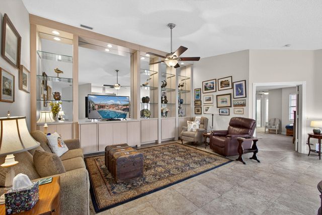 4238 Royal Oak Drive, Palm Beach Gardens, FL 33410