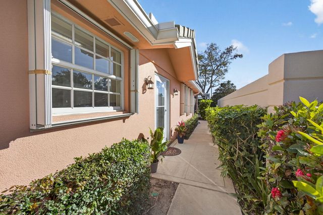 4238 Royal Oak Drive, Palm Beach Gardens, FL 33410