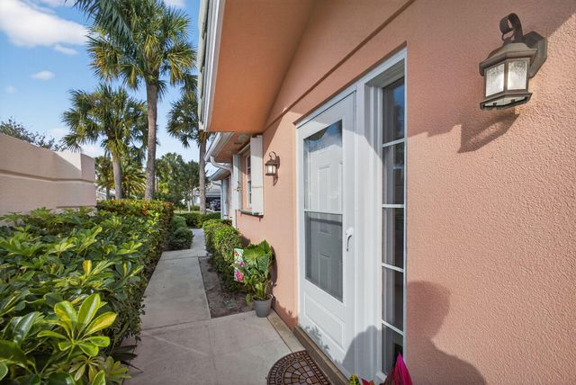 4238 Royal Oak Drive, Palm Beach Gardens, FL 33410