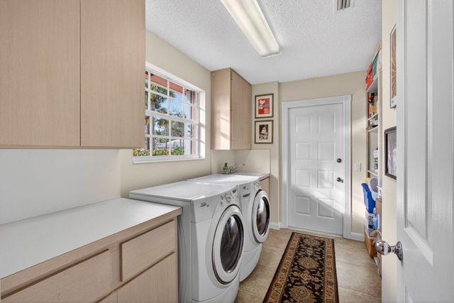 4238 Royal Oak Drive, Palm Beach Gardens, FL 33410