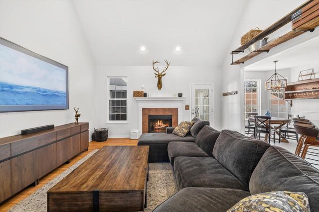 802 Manor DRIVE, Silver Lake, WI 53170