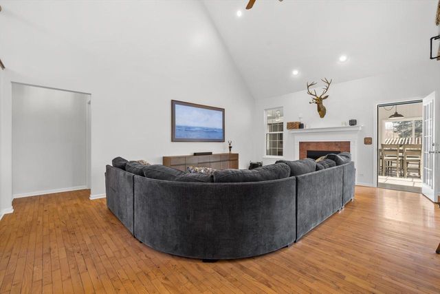 802 Manor DRIVE, Silver Lake, WI 53170