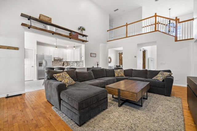 802 Manor DRIVE, Silver Lake, WI 53170