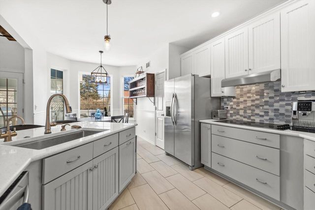 802 Manor DRIVE, Silver Lake, WI 53170