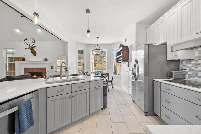 802 Manor DRIVE, Silver Lake, WI 53170