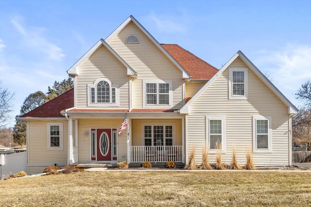 802 Manor DRIVE, Silver Lake, WI 53170