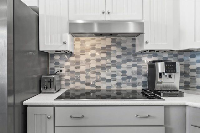 802 Manor DRIVE, Silver Lake, WI 53170