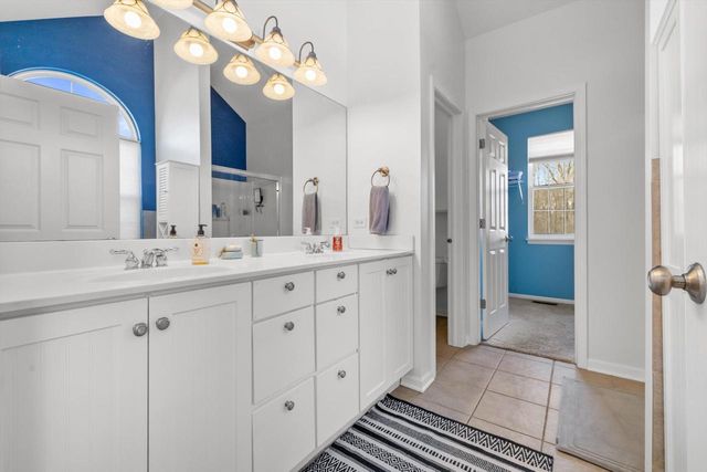 802 Manor DRIVE, Silver Lake, WI 53170