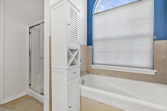 802 Manor DRIVE, Silver Lake, WI 53170