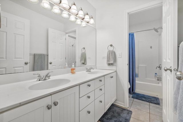 802 Manor DRIVE, Silver Lake, WI 53170