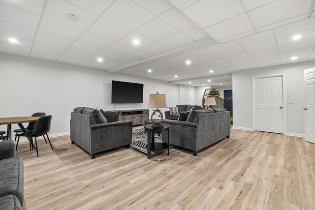 802 Manor DRIVE, Silver Lake, WI 53170