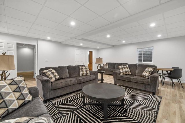 802 Manor DRIVE, Silver Lake, WI 53170