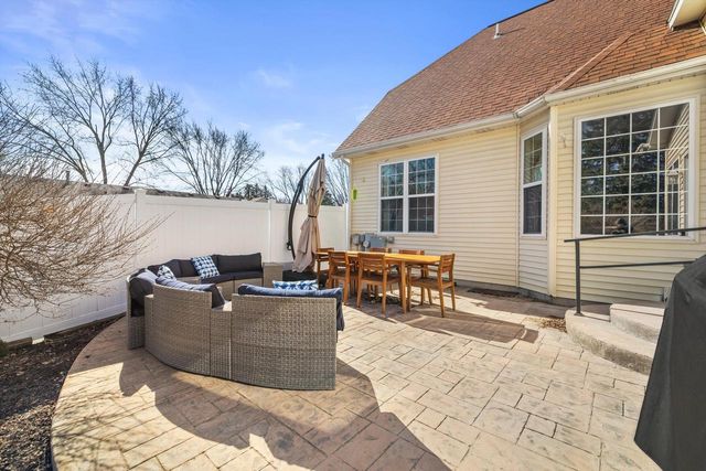 802 Manor DRIVE, Silver Lake, WI 53170