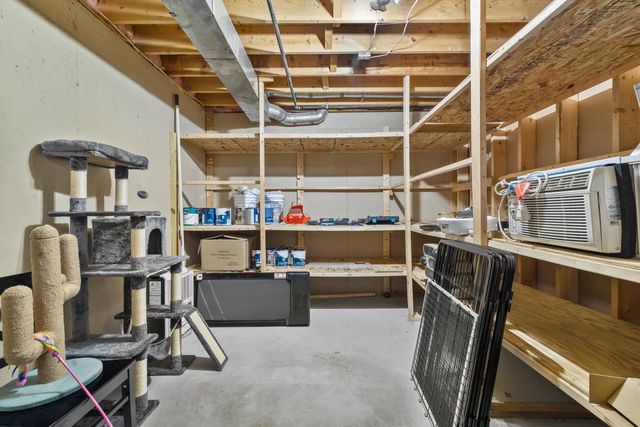 802 Manor DRIVE, Silver Lake, WI 53170