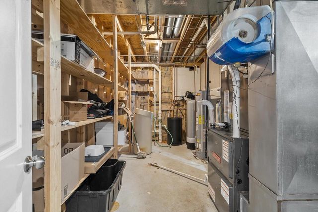 802 Manor DRIVE, Silver Lake, WI 53170