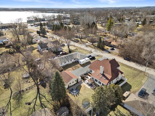 802 Manor DRIVE, Silver Lake, WI 53170