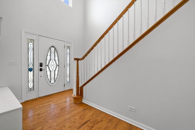 802 Manor DRIVE, Silver Lake, WI 53170