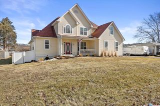 802 Manor DRIVE, Silver Lake, WI 53170