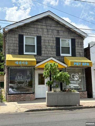 310 Fort Lee Road, Leonia, NJ 07605