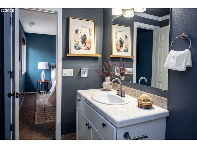 8724 N WOOLSEY Ave, Portland, OR 97203