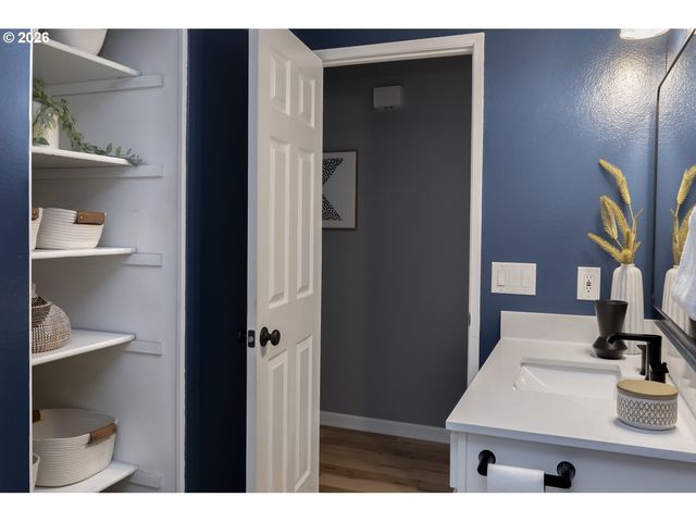 8724 N WOOLSEY Ave, Portland, OR 97203