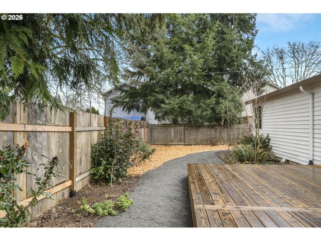 8724 N WOOLSEY Ave, Portland, OR 97203