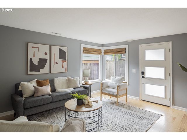 8724 N WOOLSEY Ave, Portland, OR 97203