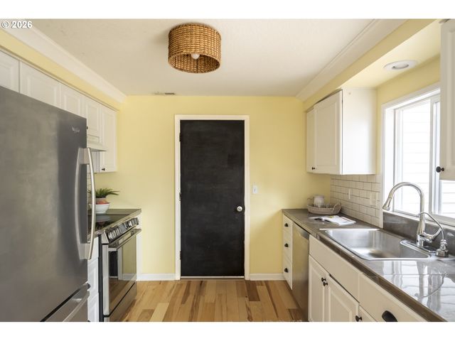 8724 N WOOLSEY Ave, Portland, OR 97203