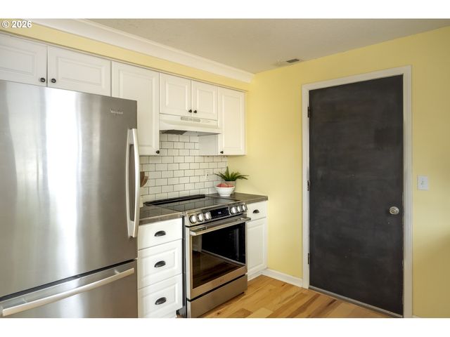 8724 N WOOLSEY Ave, Portland, OR 97203